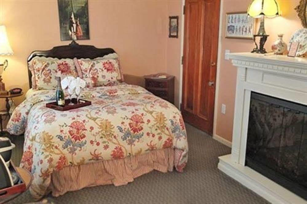 The English Inn Eaton Rapids Esterno foto
